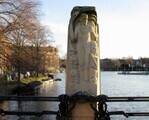 Zuidpijler: de kunstenaar die de weg naar de hemel wijst.
<br/>
Gert-Jan Lobbes, 2016